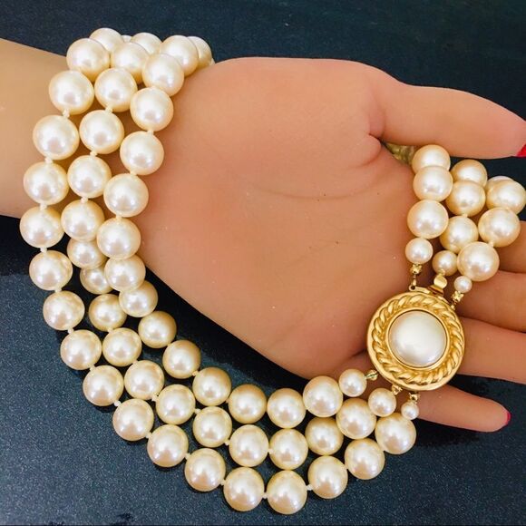 Fabulous CAROLEE Vintage Pearl Necklace 3 Strand Knotted Jeweled Clasp 4358 - Picture 1 of 12